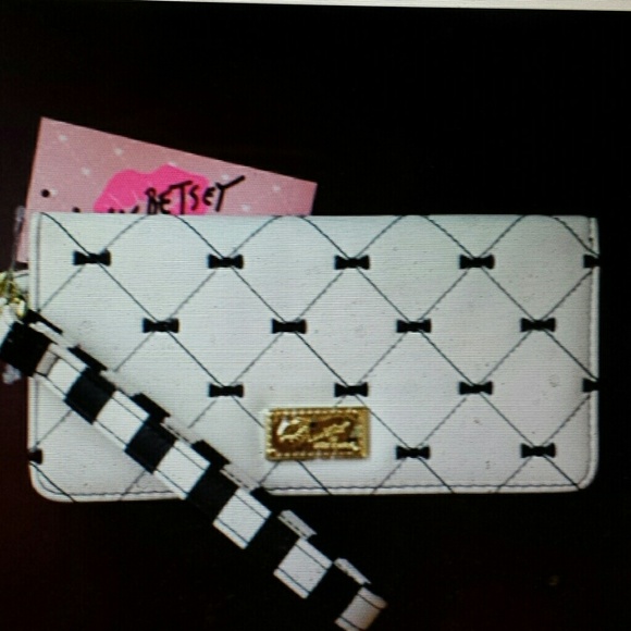 Betsy Johnson Handbags - Betsy Johnson NWT Black +White Bow Wristlet/Wallet